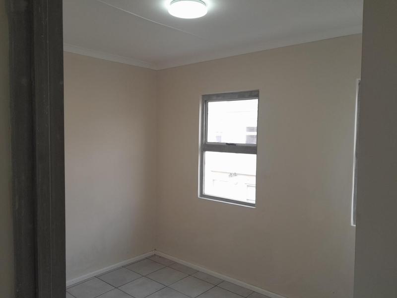 To Let 2 Bedroom Property for Rent in Heiderand Western Cape
